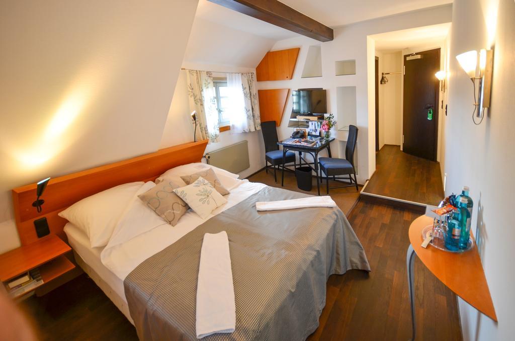 Restaurant & ****Hotel Hoeerhof Idstein Room photo